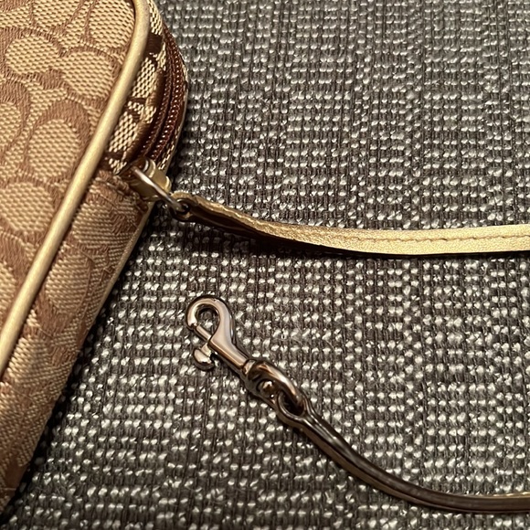 Coach Wristlet - Picture 5 of 9